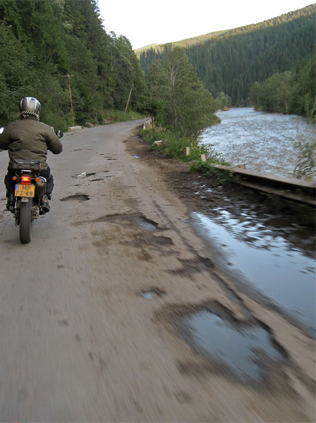 Rivier naast de weg