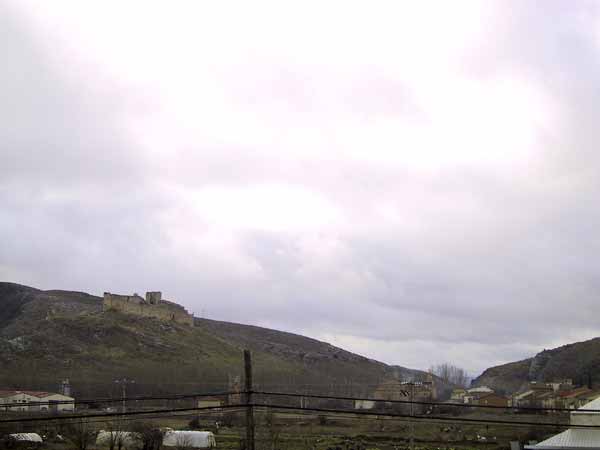 Ruine van burcht op helling