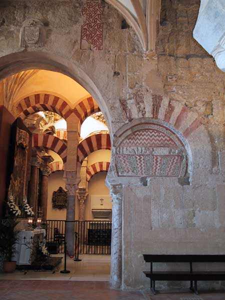 Moorish decoration, columns, arches in red and white