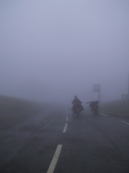 Twee motoren in de mist