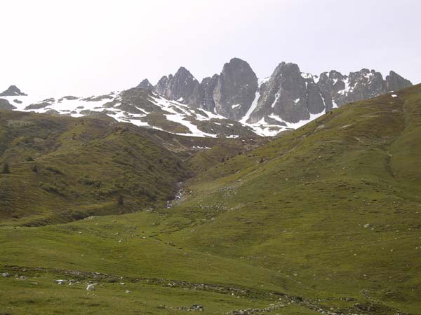 Drie bergtoppen naast elkaar