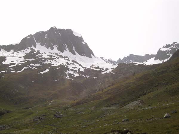 Kale bergen, sneeuw