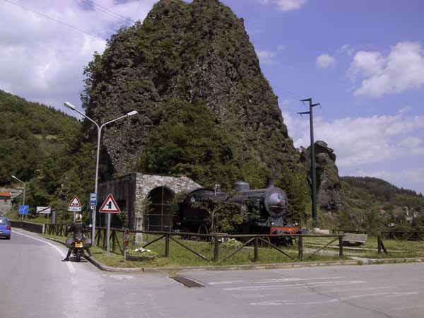 Stoomlocomotief en bergje