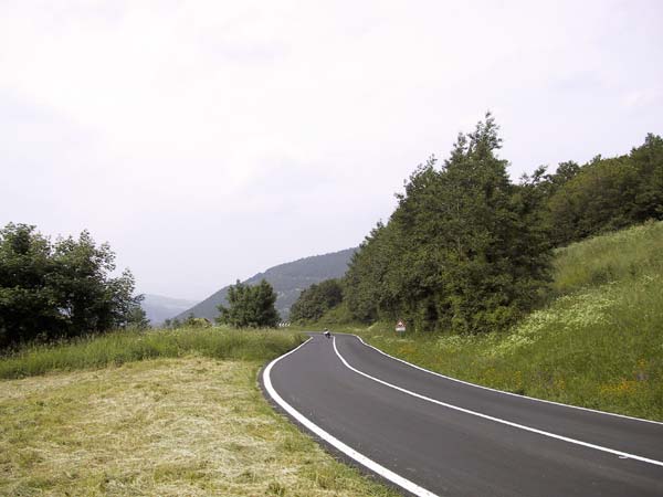 Motor in lange snelle bocht