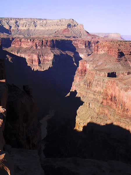 De Grand Canyon met beneden de Colorado River