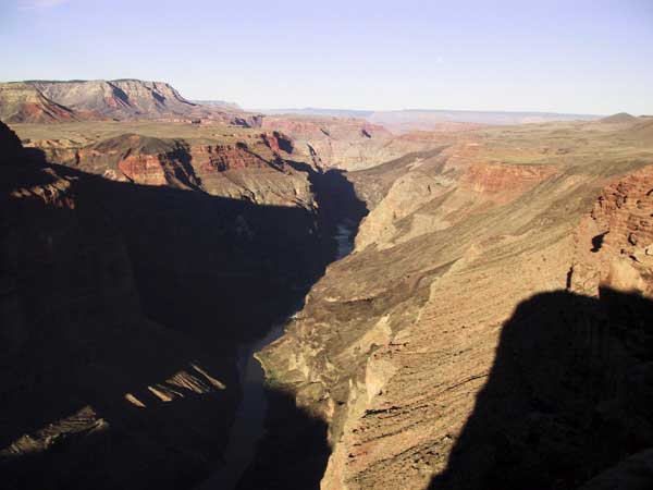 De Colorado river diep beneden