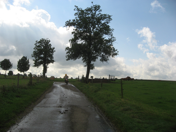 Motor op boerenweggetje