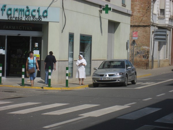 Non op hoek van straat