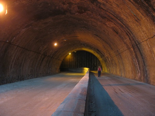 Sylvia in tunnel